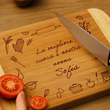 Tagliere regalo in bambù con incisione, motivo utensili da cucina