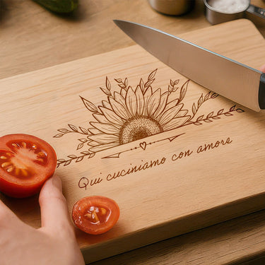 Tagliere regalo in legno massiccio con incisione, motivo girasole